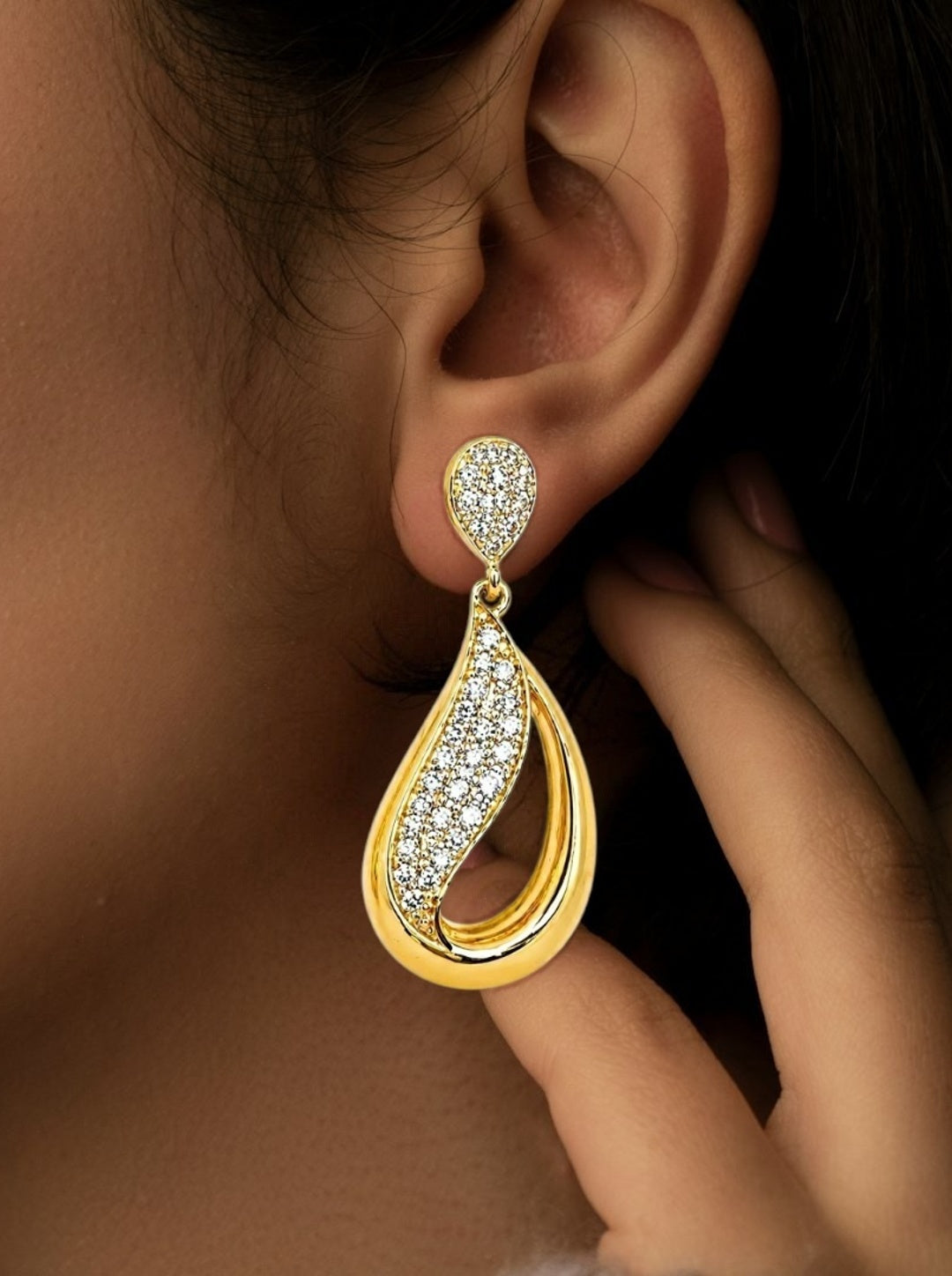 Royal Crystal Teardrop Earrings – Gold Plated Luxury Earrings for Women