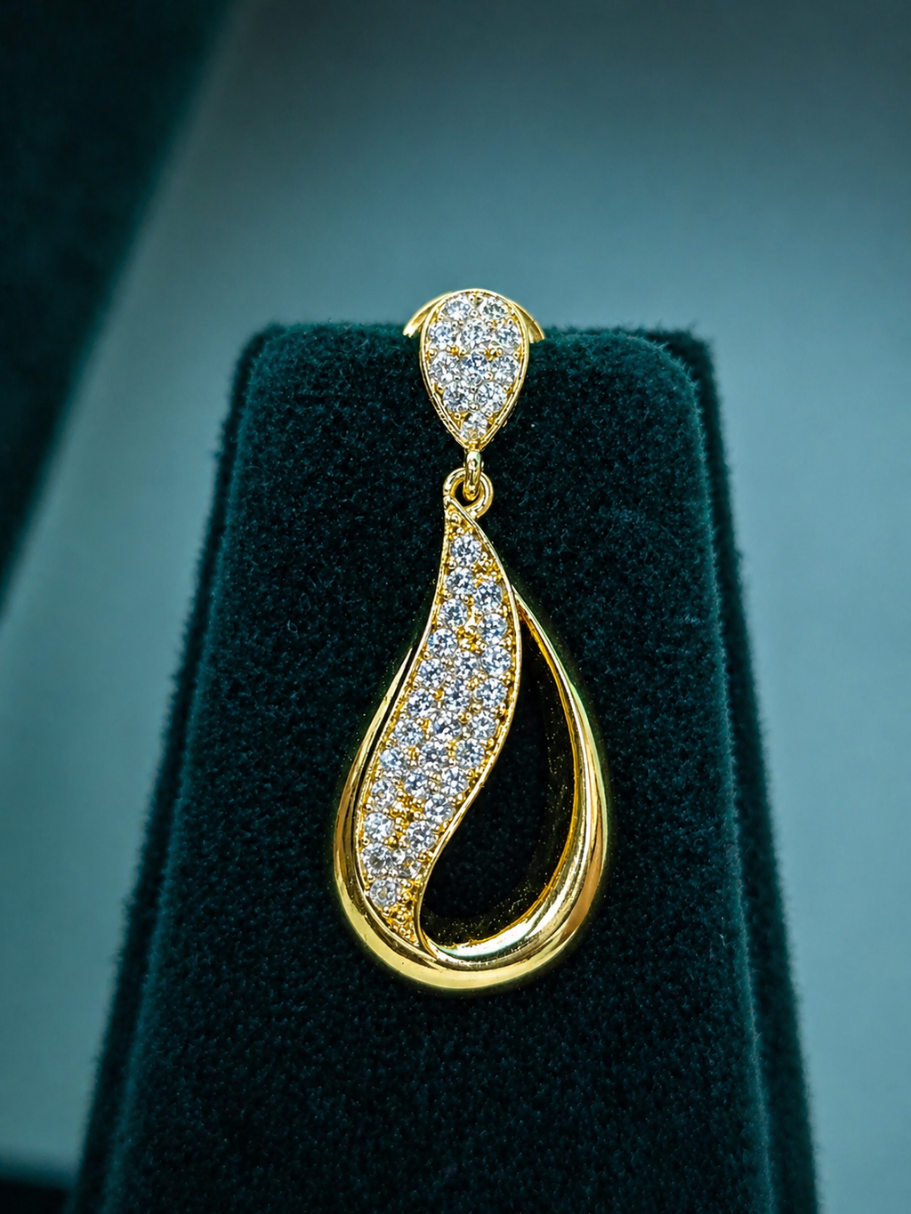 Royal Crystal Teardrop Earrings – Gold Plated Luxury Earrings for Women